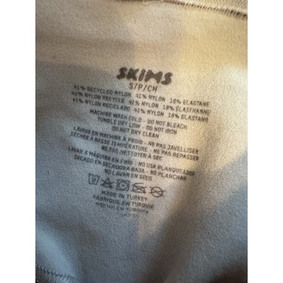 Skims Nude Thongs 2 Pairs size small NEW - Picture 11 of 12